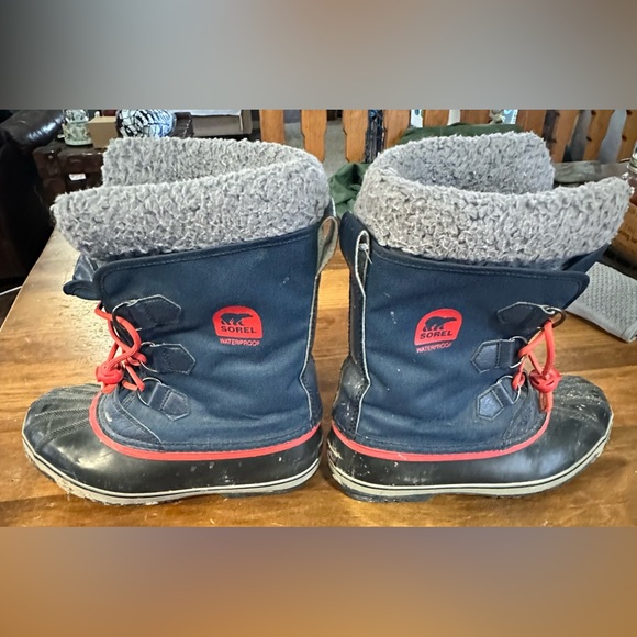 Sorrel snow boots. Size 6. Good condition. - Picture 5 of 6